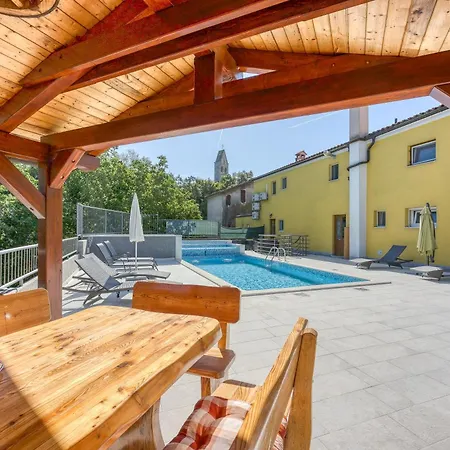Pool House Klarina - Happy