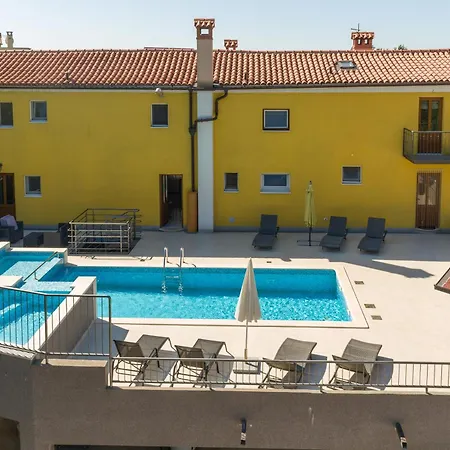 Pool House Klarina - Happy Pican